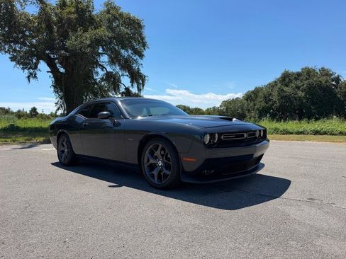 Used 2019 Dodge Challenger R/T RWD image 8