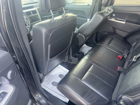 Used 2010 Jeep Liberty Limited w/ Tire & Wheel Group image 9