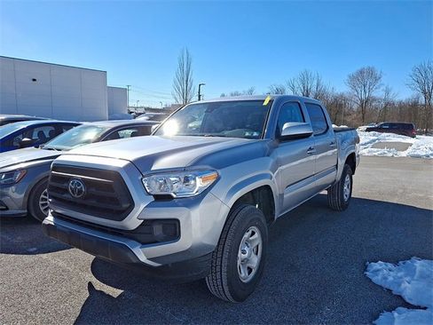 Used 2023 Toyota Tacoma SR image 3