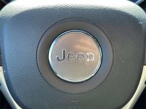 Certified 2020 Jeep Grand Cherokee Laredo image 28