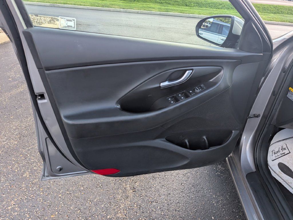 Used 2020 Hyundai Elantra GT FWD image 11