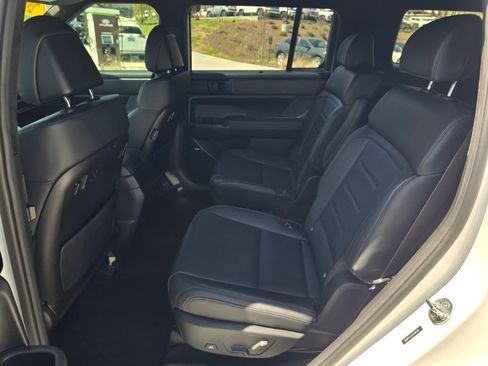 Used 2025 Hyundai Santa Fe Calligraphy FWD image 11