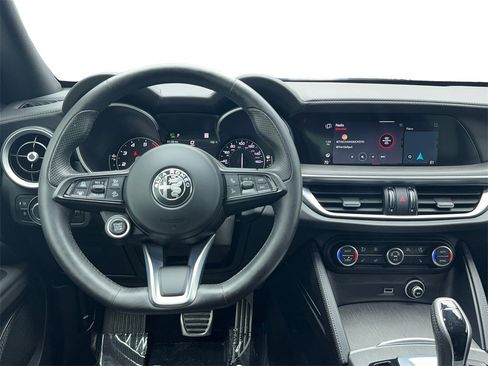 Used 2023 Alfa Romeo Stelvio Ti image 17