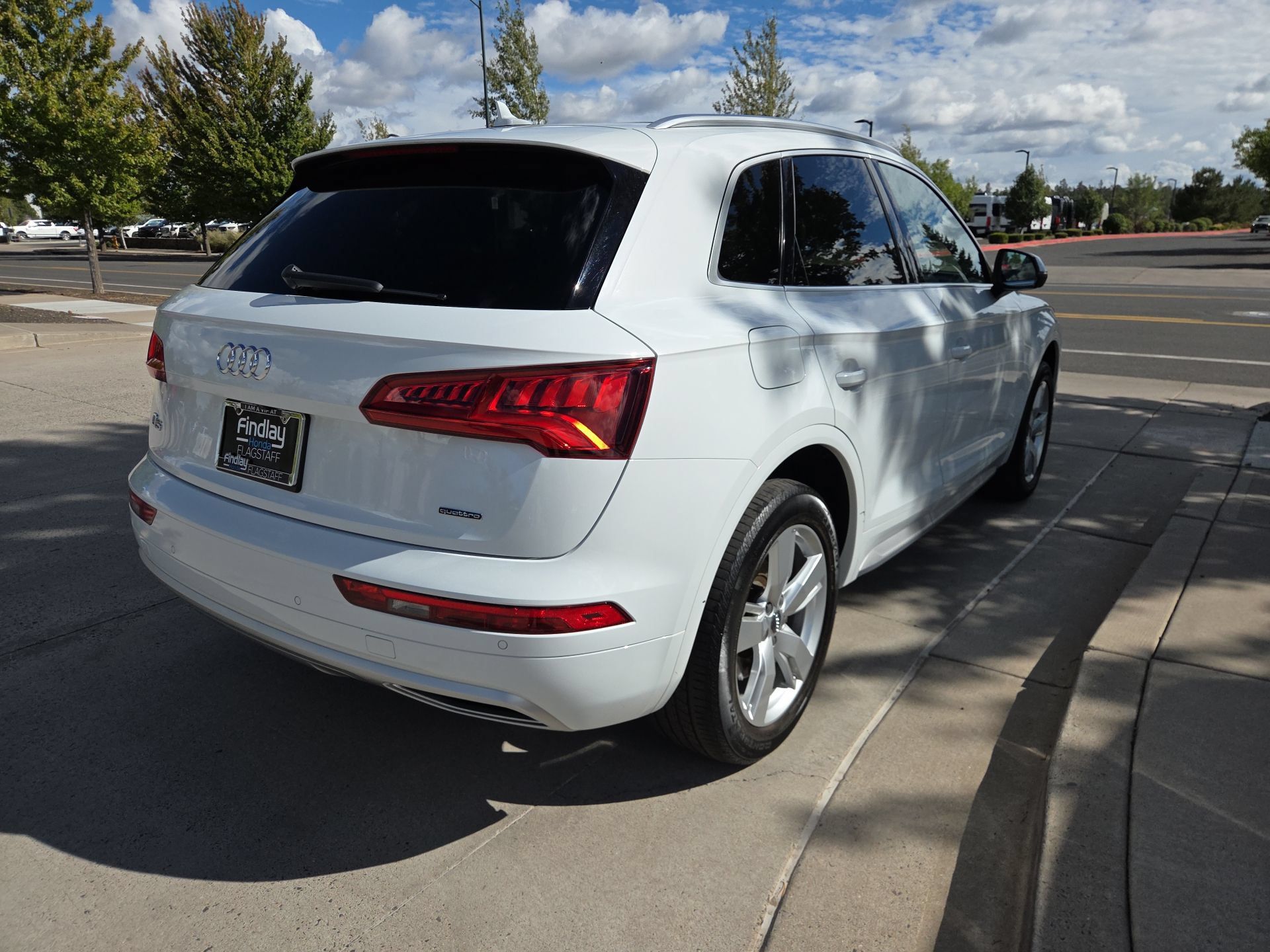 Used 2019 Audi Q5 2.0T Premium Plus w/ Premium Plus Package AWD/4WD image 4