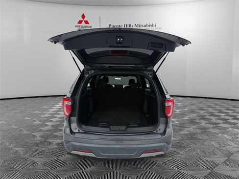 Used 2019 Ford Explorer XLT image 9