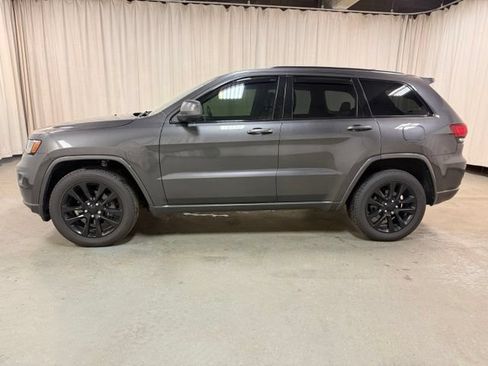 Used 2019 Jeep Grand Cherokee Altitude AWD/4WD image 9
