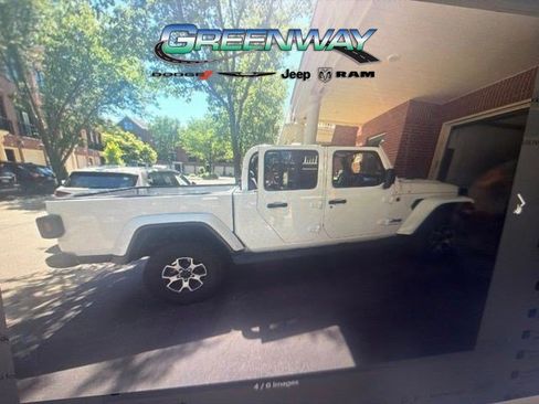 Used 2023 Jeep Gladiator Sport AWD/4WD image 3
