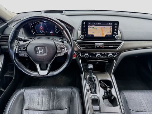 Used 2018 Honda Accord Touring image 15