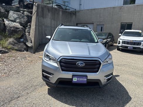 Used 2022 Subaru Ascent Limited w/ Technology Package AWD/4WD image 9