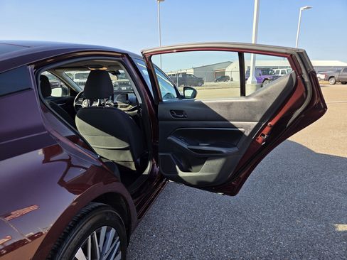 Used 2025 Nissan Altima 2.5 SV image 15