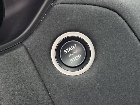 Used 2025 Land Rover Range Rover Velar S image 20