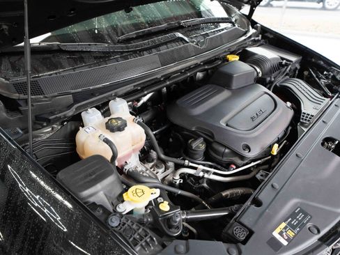 Used 2022 Chrysler Pacifica Touring-L image 32