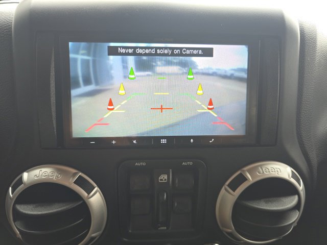 Used 2014 Jeep Wrangler Unlimited Sahara w/ Connectivity Group AWD/4WD image 26