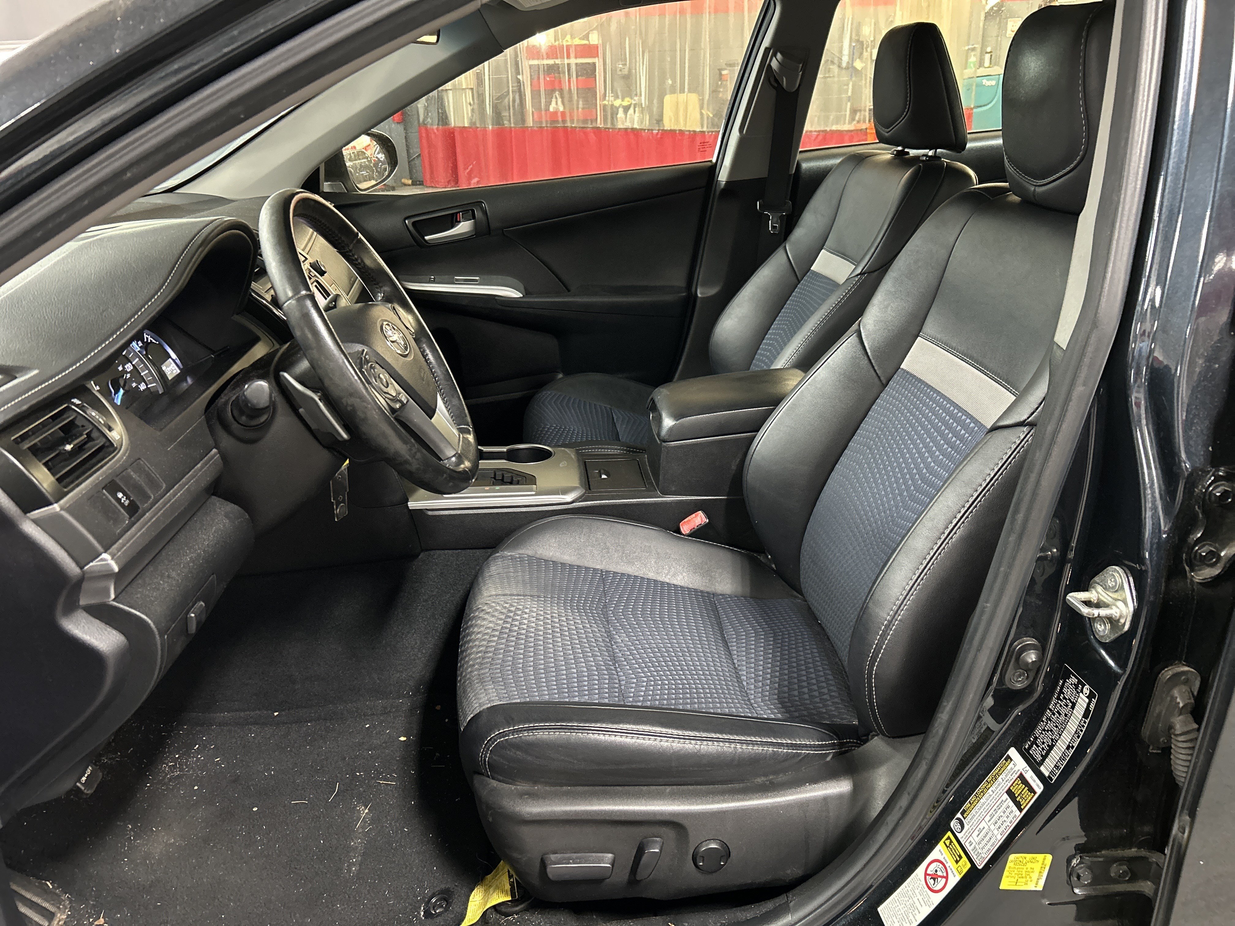 Used 2014 Toyota Camry SE FWD image 9