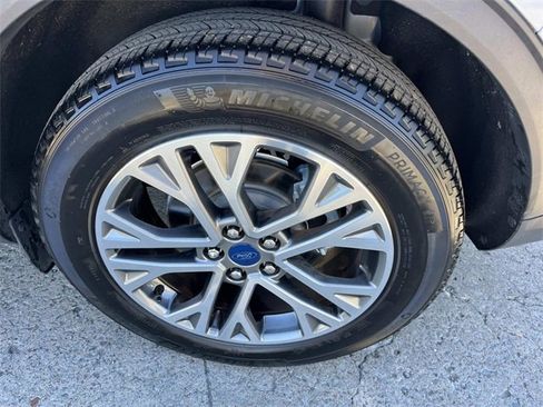 Used 2022 Ford Escape SEL w/ Technology Package image 11