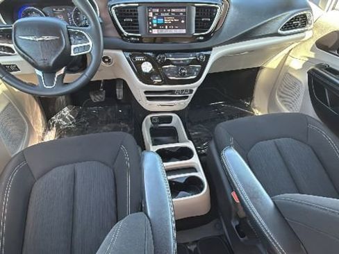 Used 2023 Chrysler Voyager LX image 26