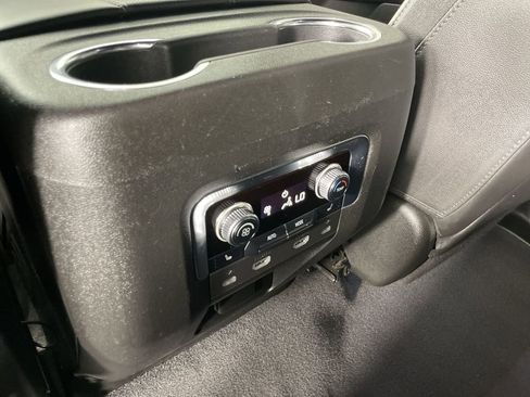 Used 2022 GMC Yukon XL SLT w/ SLT Premium Package image 21