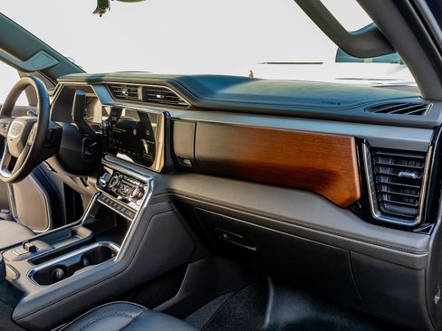 Used 2025 GMC Sierra 3500 Denali w/ Technology Package image 18