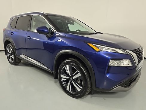 Used 2021 Nissan Rogue SL w/ Premium Package image 7