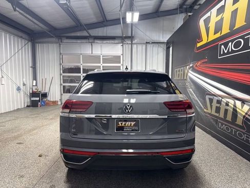 Used 2020 Volkswagen Atlas Cross Sport SE image 19