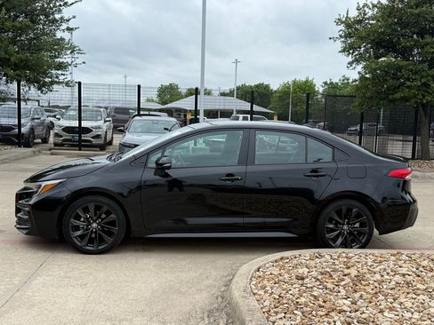 Used 2024 Toyota Corolla SE FWD image 2