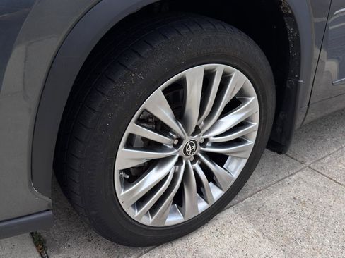 Used 2022 Toyota Highlander Platinum image 11