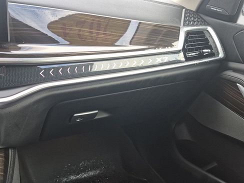 Used 2024 BMW X7 xDrive40i image 37