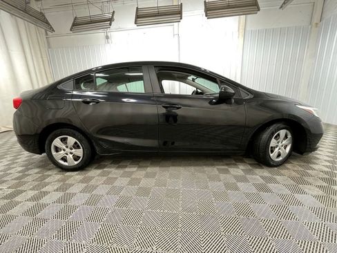 Used 2018 Chevrolet Cruze LS image 13
