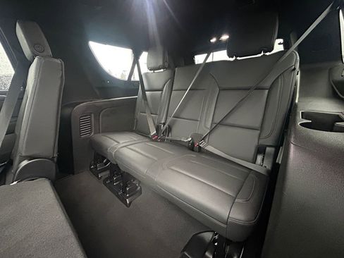 Used 2024 Chevrolet Suburban Z71 image 35