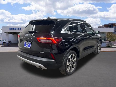 Used 2025 Ford Escape Platinum image 3