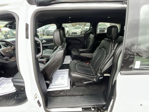 Used 2024 Chrysler Pacifica Touring-L w/ S Appearance Package FWD image 21