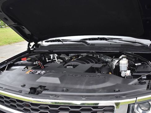 Used 2018 Chevrolet Suburban LT image 36