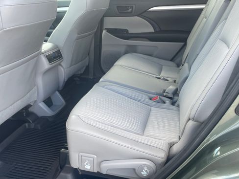 Used 2018 Toyota Highlander Plus AWD/4WD image 20