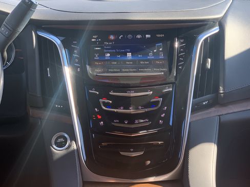 Used 2019 Cadillac Escalade ESV Luxury image 31