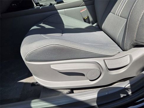 New 2025 Hyundai Elantra SEL image 18