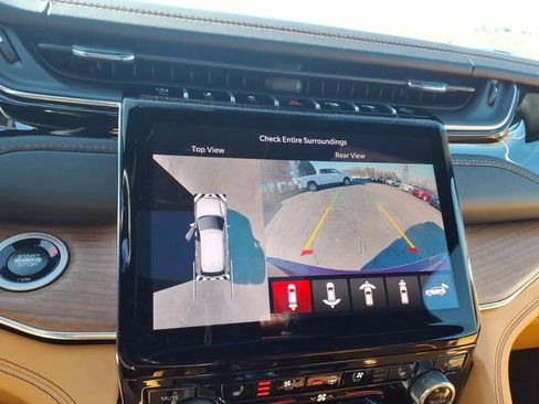 New 2025 Jeep Grand Cherokee Summit image 17