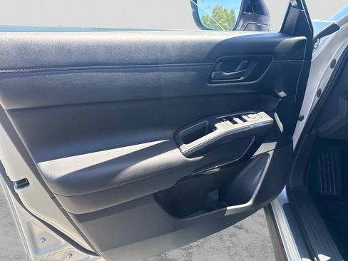 Used 2025 Nissan Pathfinder S AWD/4WD image 16