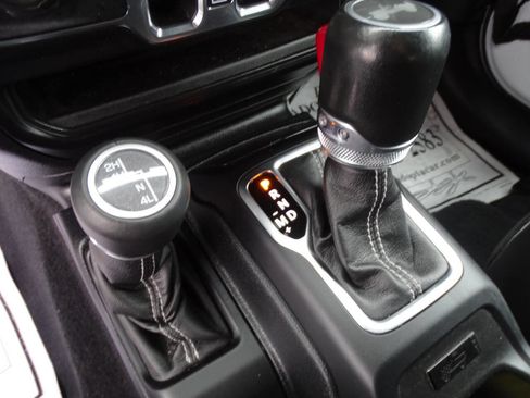 Used 2021 Jeep Wrangler Unlimited Sahara image 33