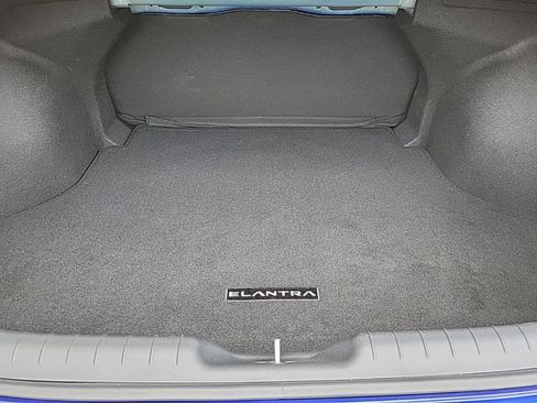 Used 2024 Hyundai Elantra SE FWD image 16