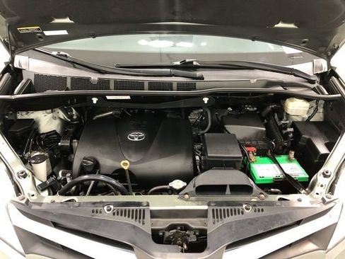 Used 2018 Toyota Sienna LE AWD/4WD image 22