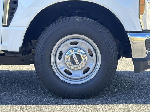 New 2026 Ford F250 XL w/ XL Chrome Package image 29