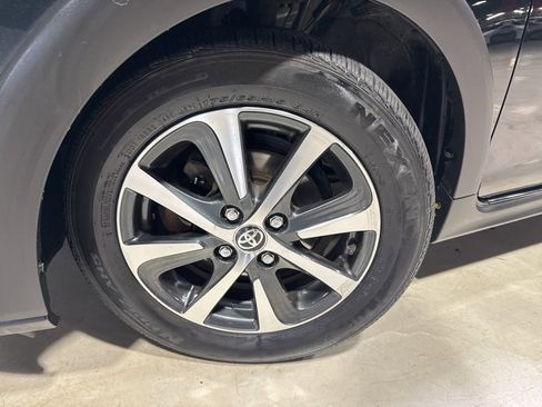 Used 2019 Toyota Prius C image 2