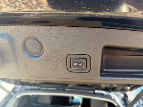 Used 2023 Chevrolet Equinox Premier AWD/4WD image 8