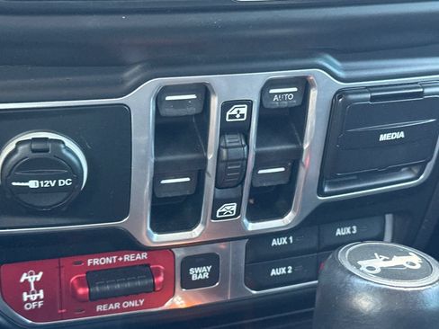 Used 2018 Jeep Wrangler Unlimited Rubicon AWD/4WD image 30