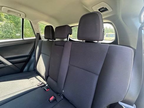 Used 2018 Toyota RAV4 XLE AWD/4WD image 11