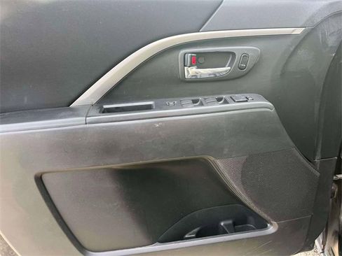 Used 2013 MAZDA MAZDA5 Sport image 16