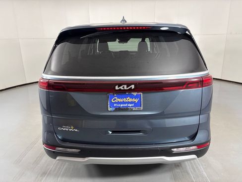 Used 2023 Kia Carnival EX FWD image 7
