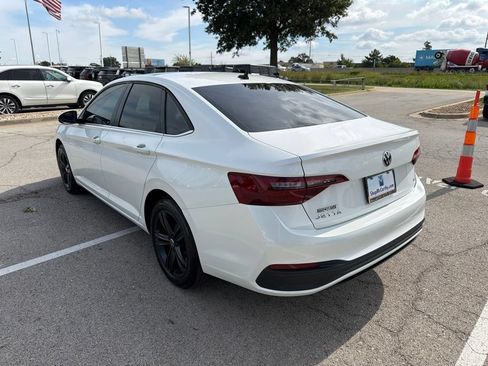 Used 2023 Volkswagen Jetta SE FWD image 5