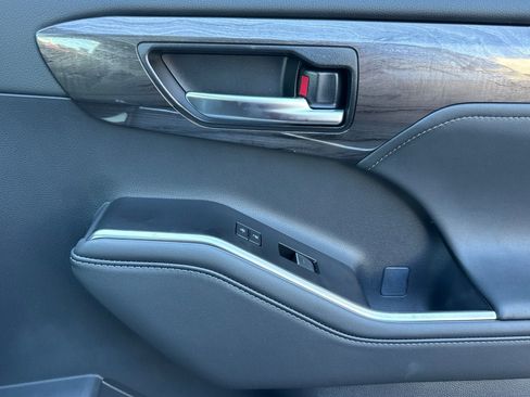 New 2026 Toyota Highlander Platinum AWD/4WD image 19