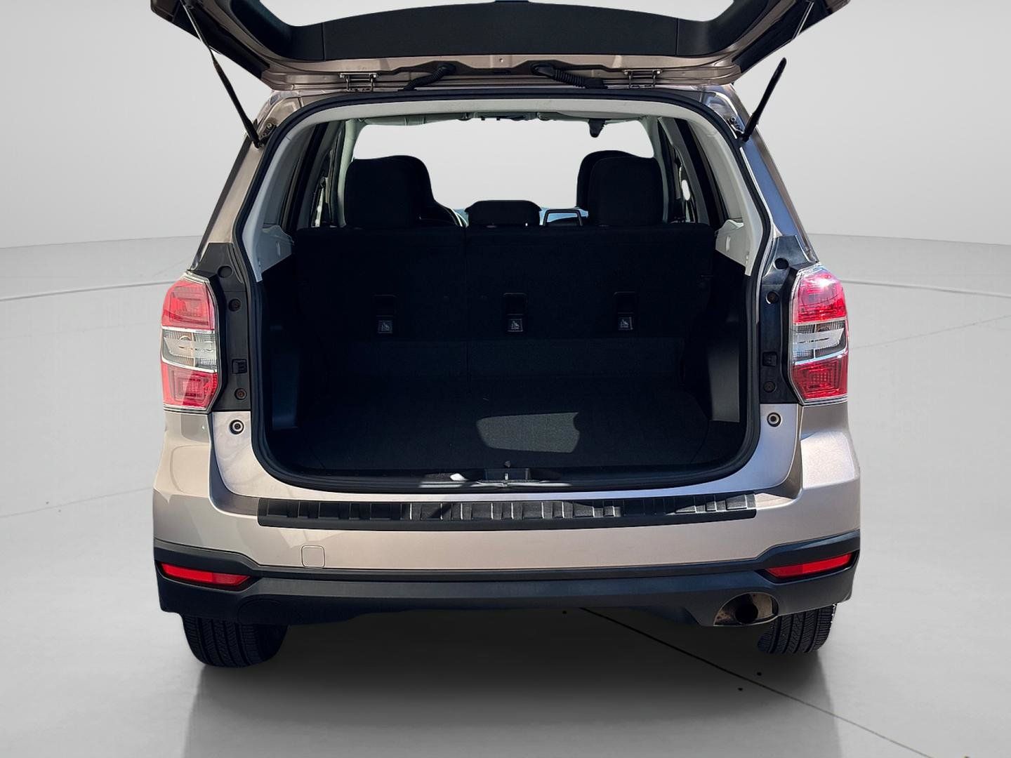 Used 2016 Subaru Forester 2.5i Premium w/ All-Weather Package AWD/4WD image 5